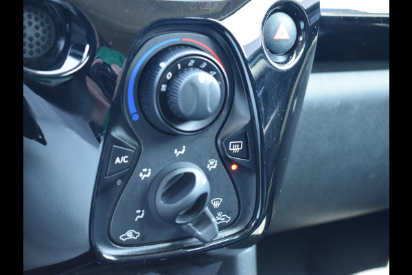 Peugeot 108 1.0 e-VTi 72pk Allure CARPLAY | AIRCO | LICHTMETALEN VELGEN |