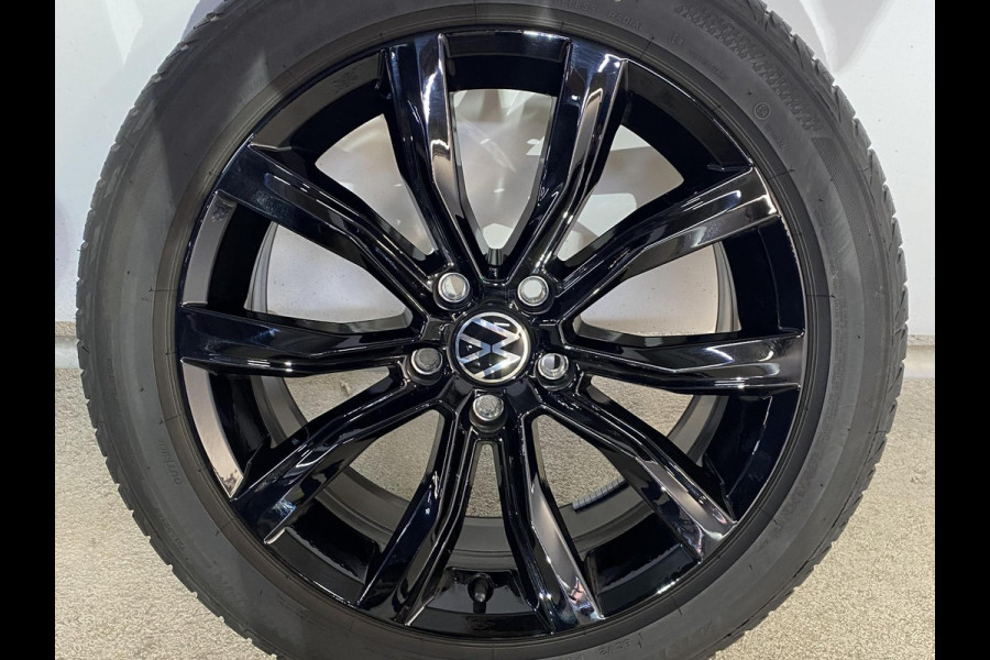 Volkswagen T-Roc 1.5 TSI Style 150 pk Automaat (DSG) | Verlengde garantie | Panoramadak | Parkeersensoren (Park assist) | Stoelverwarming | Black Style pakket |