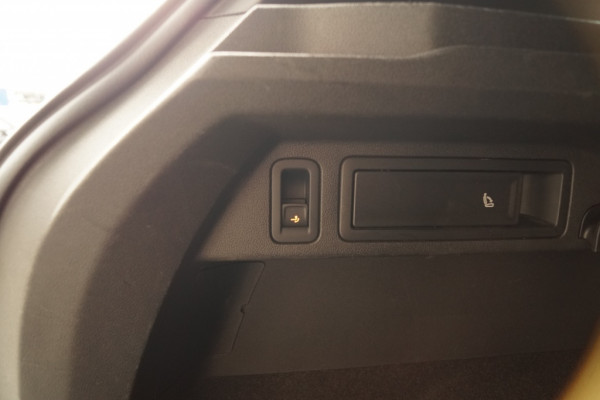 Volkswagen Tiguan 1.4 TSI 150pk R-Line Business -PANO-LED-ECC-NAVI-PDC-