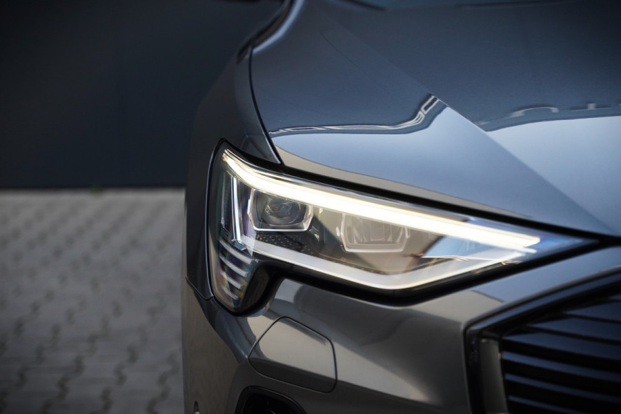Audi e-tron 50 quattro S edition 71 kWh | S Line | Black Edition | Panoramadak | Memory Seats | Camera | Luchtvering | Adaptive Cruise Control | Keyless | Matrix LED | Leder | Stoelverwarming | NAP | BTW