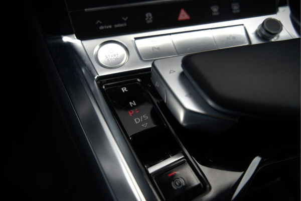 Audi e-tron 50 quattro S edition 71 kWh | S Line | Black Edition | Panoramadak | Memory Seats | Camera | Luchtvering | Adaptive Cruise Control | Keyless | Matrix LED | Leder | Stoelverwarming | NAP | BTW