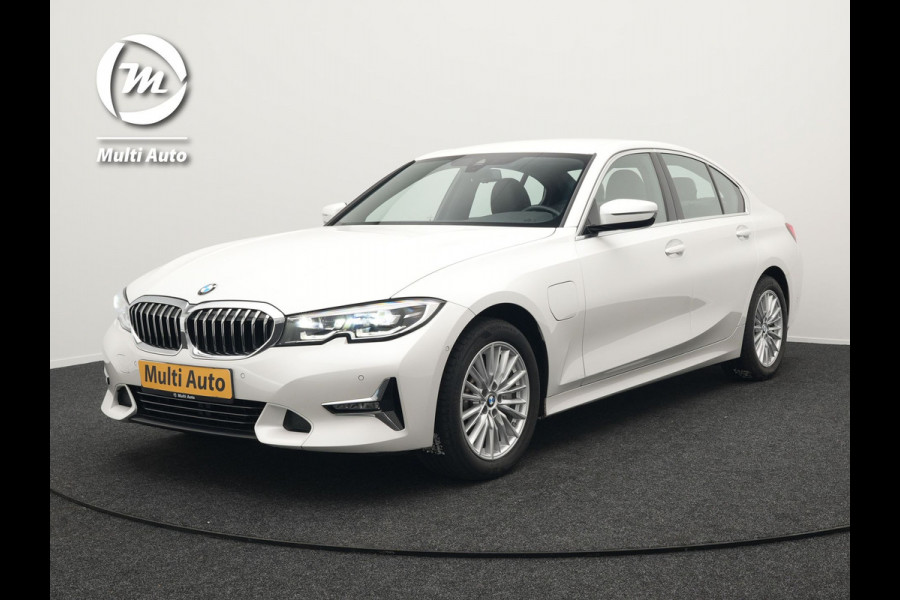 BMW 3-serie 330e Luxury Line Plug In Hybrid 293pk PHEV | Trekhaak af Fabriek | Lederen Memory Stoelen Verwarmd | Camera | Apple Carplay | Keyless | Virtual | Sfeerverlichting | DAB | Navi Full Map |