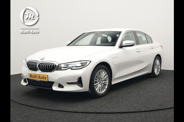 BMW 3-serie 330e Luxury Line Plug In Hybrid 293pk PHEV | Trekhaak af Fabriek | Lederen Memory Stoelen Verwarmd | Camera | Apple Carplay | Keyless | Virtual | Sfeerverlichting | DAB | Navi Full Map |