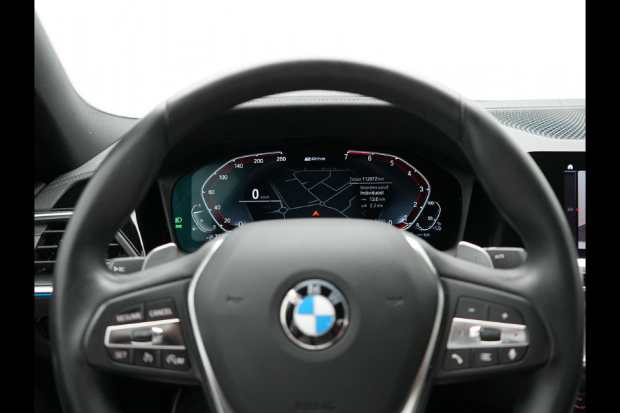 BMW 3-serie 330e Luxury Line Plug In Hybrid 293pk PHEV | Trekhaak af Fabriek | Lederen Memory Stoelen Verwarmd | Camera | Apple Carplay | Keyless | Virtual | Sfeerverlichting | DAB | Navi Full Map |
