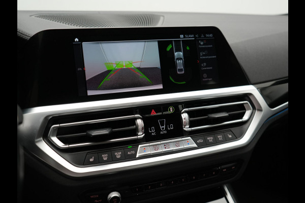 BMW 3-serie 330e Luxury Line Plug In Hybrid 293pk PHEV | Trekhaak af Fabriek | Lederen Memory Stoelen Verwarmd | Camera | Apple Carplay | Keyless | Virtual | Sfeerverlichting | DAB | Navi Full Map |