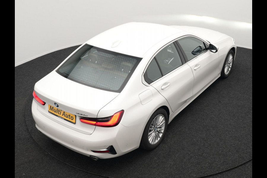 BMW 3-serie 330e Luxury Line Plug In Hybrid 293pk PHEV | Trekhaak af Fabriek | Lederen Memory Stoelen Verwarmd | Camera | Apple Carplay | Keyless | Virtual | Sfeerverlichting | DAB | Navi Full Map |