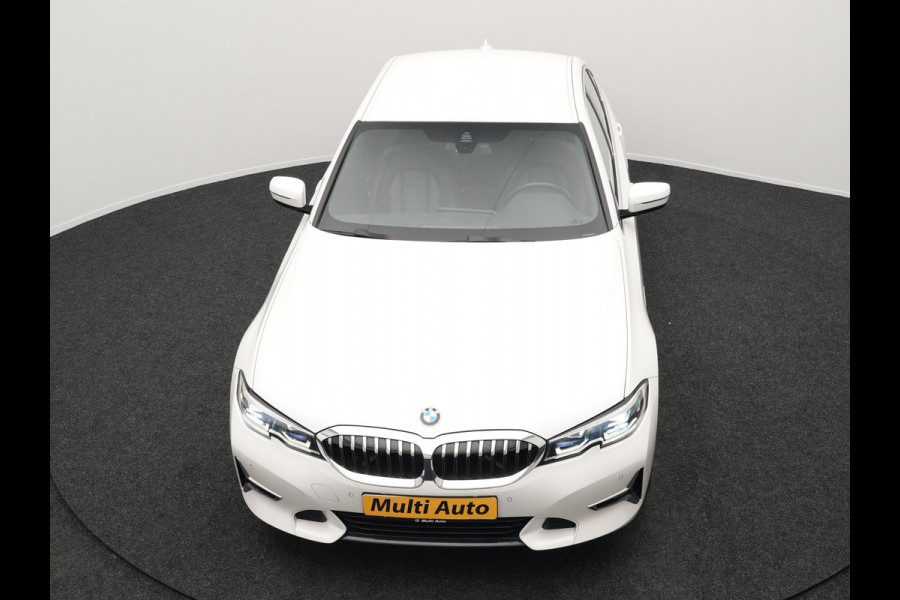 BMW 3-serie 330e Luxury Line Plug In Hybrid 293pk PHEV | Trekhaak af Fabriek | Lederen Memory Stoelen Verwarmd | Camera | Apple Carplay | Keyless | Virtual | Sfeerverlichting | DAB | Navi Full Map |