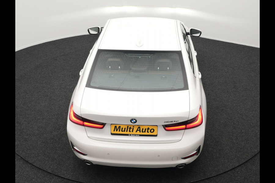 BMW 3-serie 330e Luxury Line Plug In Hybrid 293pk PHEV | Trekhaak af Fabriek | Lederen Memory Stoelen Verwarmd | Camera | Apple Carplay | Keyless | Virtual | Sfeerverlichting | DAB | Navi Full Map |
