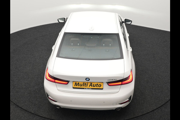 BMW 3-serie 330e Luxury Line Plug In Hybrid 293pk PHEV | Trekhaak af Fabriek | Lederen Memory Stoelen Verwarmd | Camera | Apple Carplay | Keyless | Virtual | Sfeerverlichting | DAB | Navi Full Map |