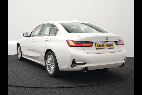 BMW 3-serie 330e Luxury Line Plug In Hybrid 293pk PHEV | Trekhaak af Fabriek | Lederen Memory Stoelen Verwarmd | Camera | Apple Carplay | Keyless | Virtual | Sfeerverlichting | DAB | Navi Full Map |