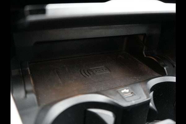 BMW 3-serie 330e Luxury Line Plug In Hybrid 293pk PHEV | Trekhaak af Fabriek | Lederen Memory Stoelen Verwarmd | Camera | Apple Carplay | Keyless | Virtual | Sfeerverlichting | DAB | Navi Full Map |