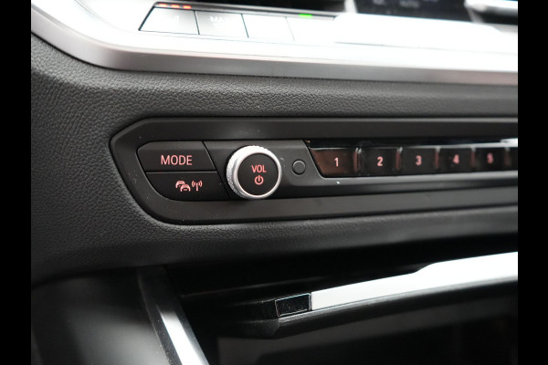 BMW 3-serie 330e Luxury Line Plug In Hybrid 293pk PHEV | Trekhaak af Fabriek | Lederen Memory Stoelen Verwarmd | Camera | Apple Carplay | Keyless | Virtual | Sfeerverlichting | DAB | Navi Full Map |