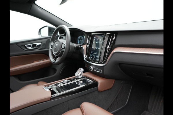 Volvo V60 T8 Twin Engine AWD Inscription Plug In Hybrid PHEV | Trekhaak af Fabriek | Panodak | Adaptive Cruise | Head Up | Lederen Sportstoelen Memory | 360 Camera | BLIS | Virtual |
