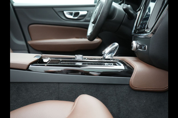 Volvo V60 T8 Twin Engine AWD Inscription Plug In Hybrid PHEV | Trekhaak af Fabriek | Panodak | Adaptive Cruise | Head Up | Lederen Sportstoelen Memory | 360 Camera | BLIS | Virtual |