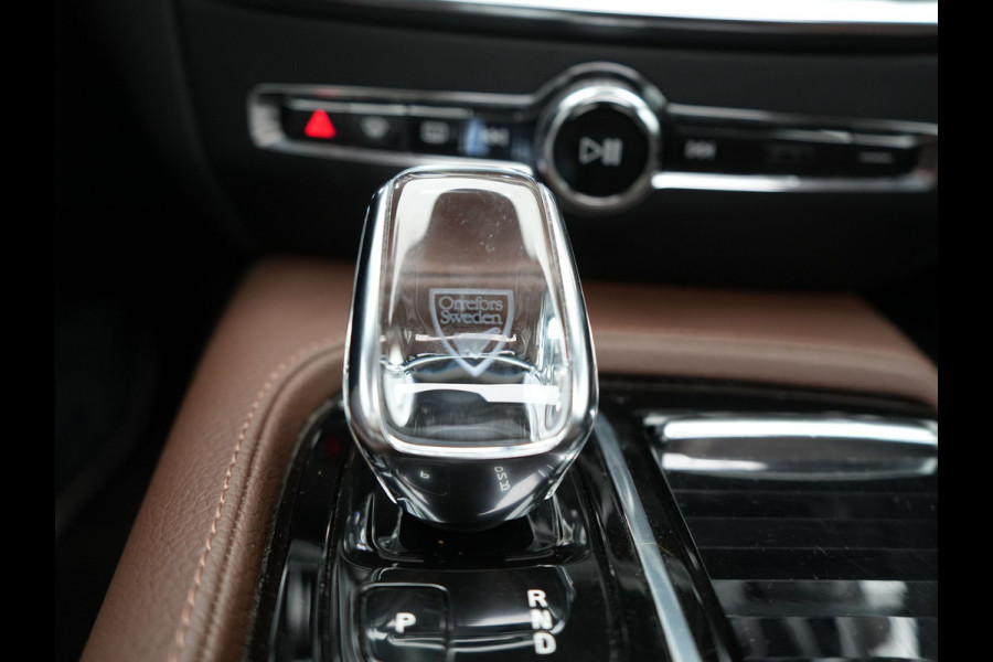 Volvo V60 T8 Twin Engine AWD Inscription Plug In Hybrid PHEV | Trekhaak af Fabriek | Panodak | Adaptive Cruise | Head Up | Lederen Sportstoelen Memory | 360 Camera | BLIS | Virtual |