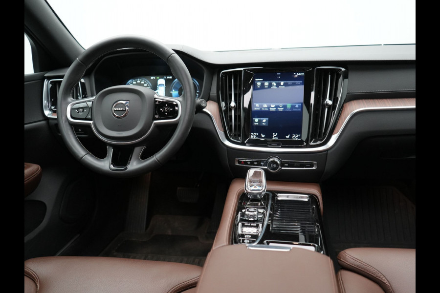Volvo V60 T8 Twin Engine AWD Inscription Plug In Hybrid PHEV | Trekhaak af Fabriek | Panodak | Adaptive Cruise | Head Up | Lederen Sportstoelen Memory | 360 Camera | BLIS | Virtual |