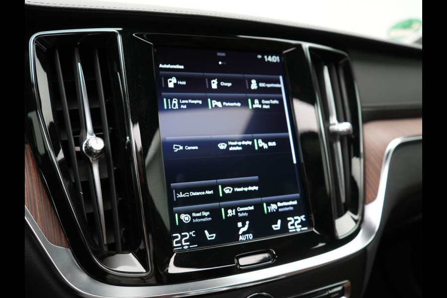 Volvo V60 T8 Twin Engine AWD Inscription Plug In Hybrid PHEV | Trekhaak af Fabriek | Panodak | Adaptive Cruise | Head Up | Lederen Sportstoelen Memory | 360 Camera | BLIS | Virtual |