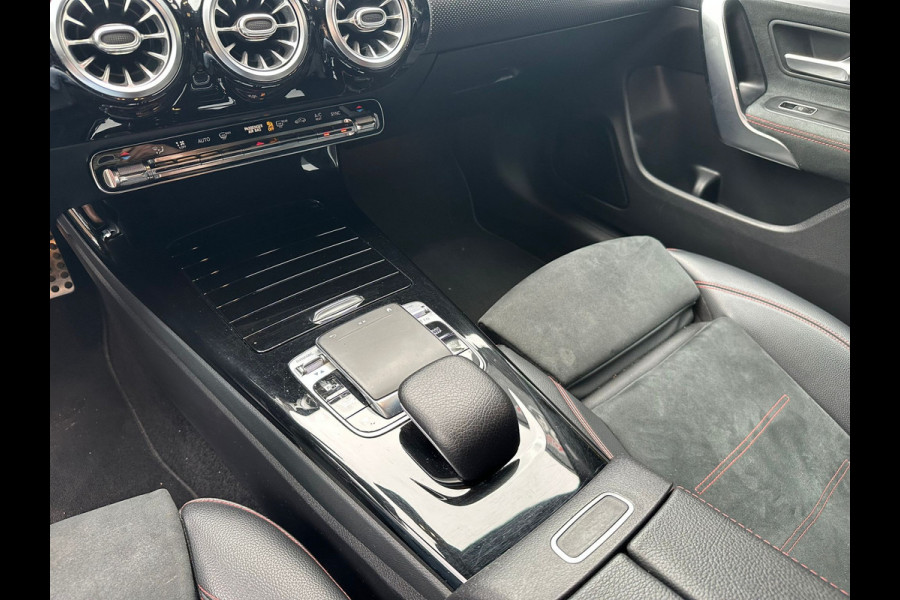 Mercedes-Benz CLA-Klasse 180 Business Solution AMG SFEER / BURMESTER / STOELVERWARMING