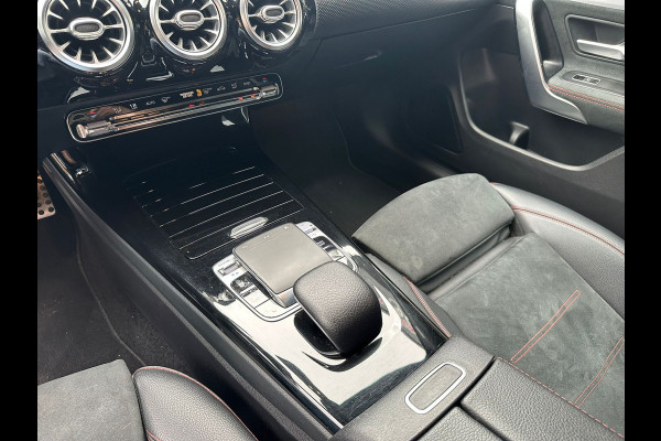 Mercedes-Benz CLA-Klasse 180 Business Solution AMG SFEER / BURMESTER / STOELVERWARMING