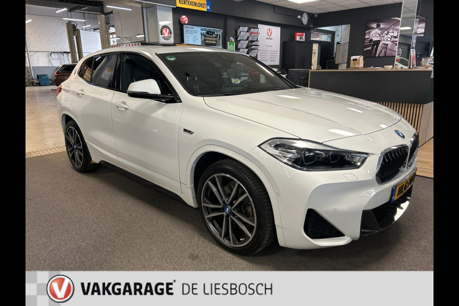 BMW X2 XDrive25e High Executive M-sport / camera / stoelverwarming / Head-up / panorama-dak