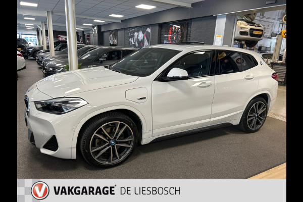 BMW X2 XDrive25e High Executive M-sport / camera / stoelverwarming / Head-up / panorama-dak