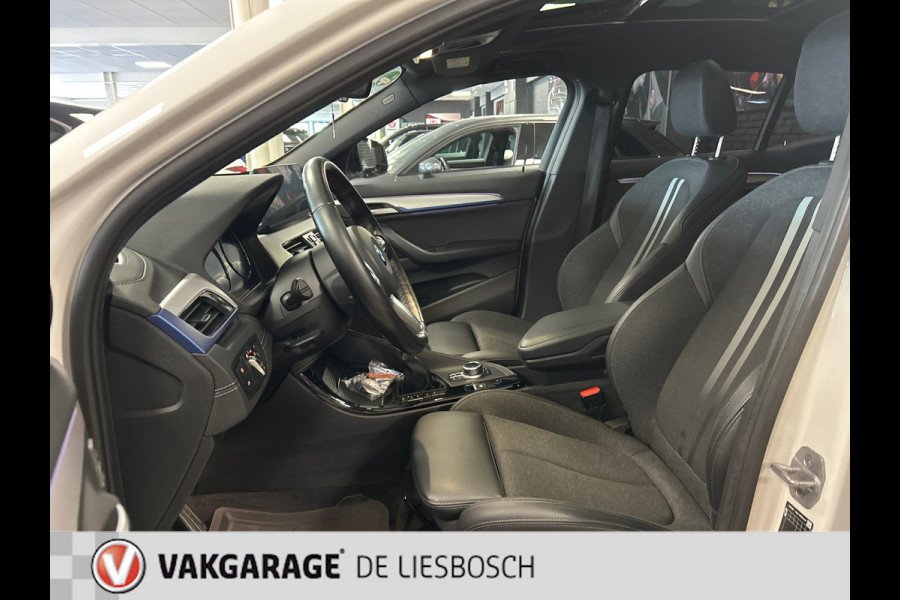 BMW X2 XDrive25e High Executive M-sport / camera / stoelverwarming / Head-up / panorama-dak
