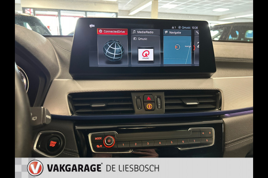 BMW X2 XDrive25e High Executive M-sport / camera / stoelverwarming / Head-up / panorama-dak