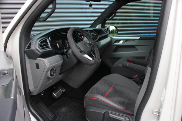 Volkswagen Transporter 2.0 TDI L1H1 150PK DSG JB- EDITION / ACTIVE DISPLAY / PDC / SCHROEFSET / PDC / DIRECT RIJDEN / GTI SEATS