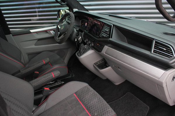 Volkswagen Transporter 2.0 TDI L1H1 150PK DSG JB- EDITION / ACTIVE DISPLAY / PDC / SCHROEFSET / PDC / DIRECT RIJDEN / GTI SEATS