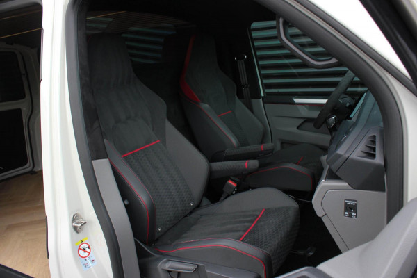 Volkswagen Transporter 2.0 TDI L1H1 150PK DSG JB- EDITION / ACTIVE DISPLAY / PDC / SCHROEFSET / PDC / DIRECT RIJDEN / GTI SEATS
