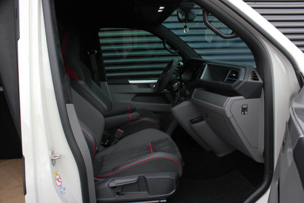 Volkswagen Transporter 2.0 TDI L1H1 150PK DSG JB- EDITION / ACTIVE DISPLAY / PDC / SCHROEFSET / PDC / DIRECT RIJDEN / GTI SEATS