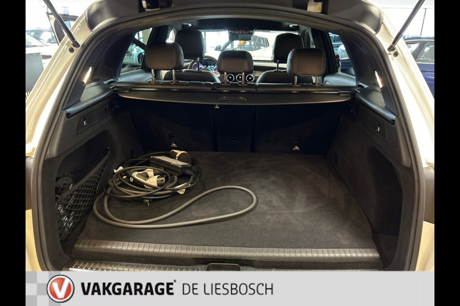 Mercedes-Benz GLC 300e 4MATIC Premium Plus AMG / pano / leer / memory / camera / elec klep