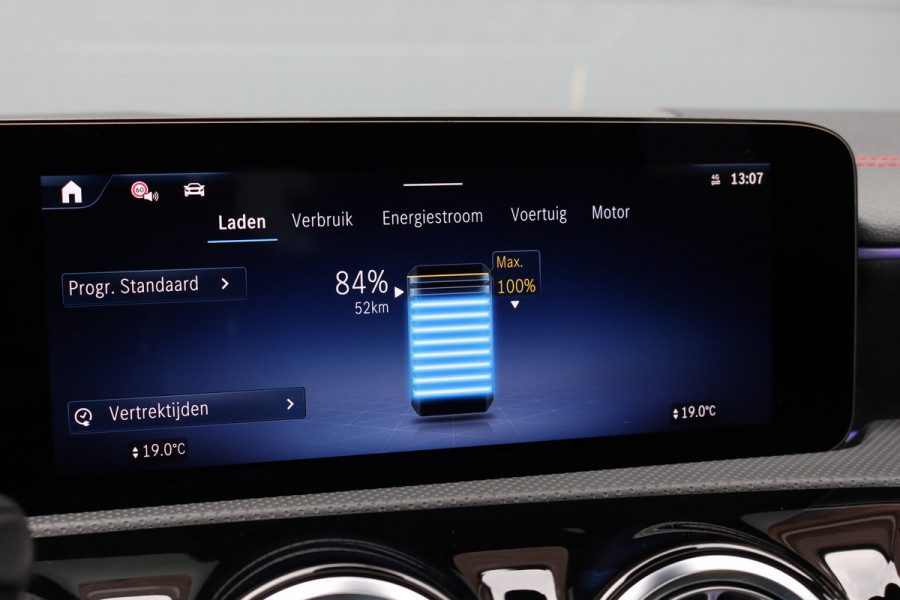 Mercedes-Benz CLA-Klasse Shooting Brake 250 e AMG Line Aut8 | Facelift | Panoramadak | Distronic Pro | Verwarmd Stuurwiel | Widescreen | Keyless Go | Surround Camera | Multibeam LED |