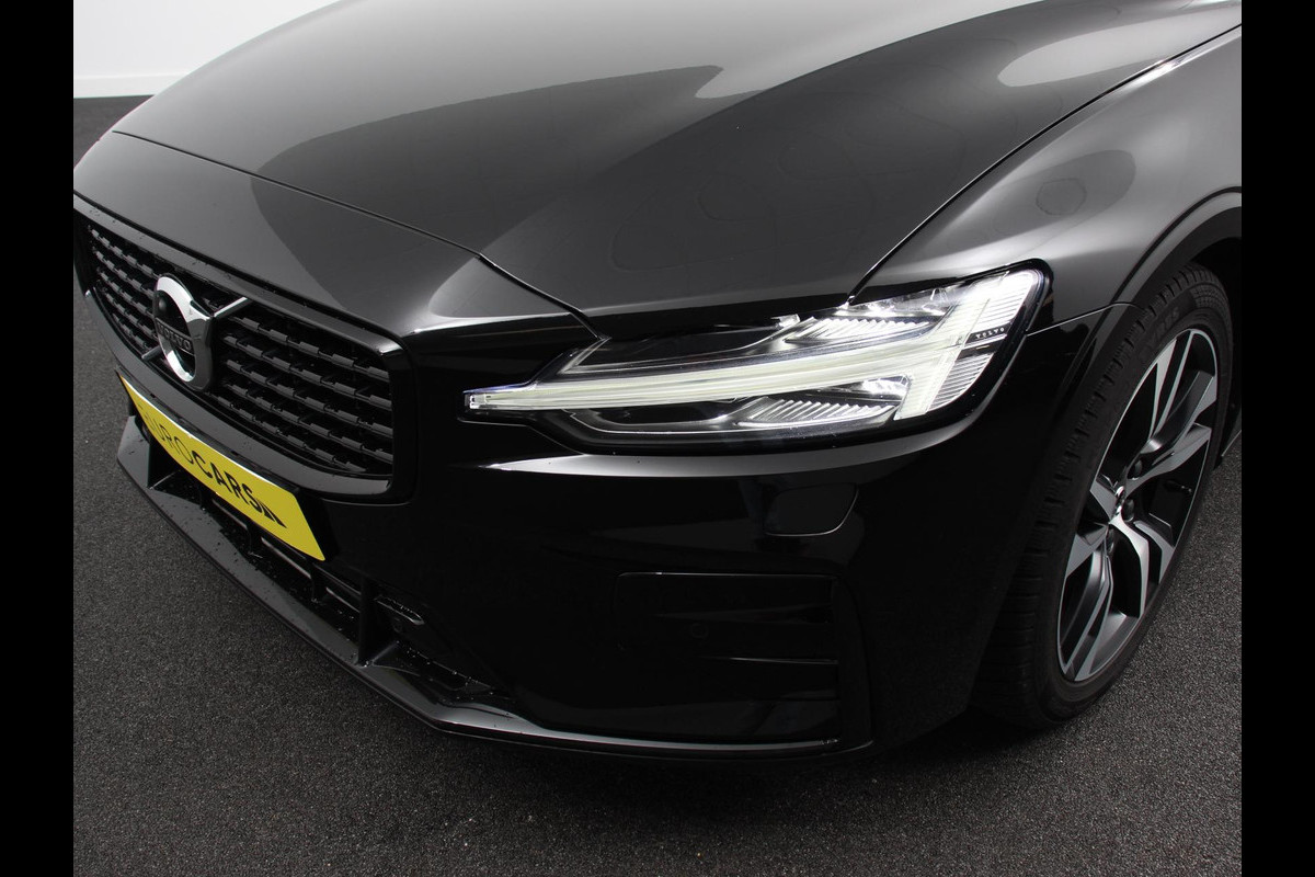 Volvo V60 2.0 B4 R-Design Navigatie Climate control Cruise control adaptive Parkeersensoren Achteruitrijcamera Keyless Navigatie Apple Carplay/ Android Auto Volvo V60 2.0 B4 R-Design Navigatie Climate control Cruise control adaptive Parkeersensoren Achteruitrijcamera Keyless Navigatie Apple Carplay/ Android Auto