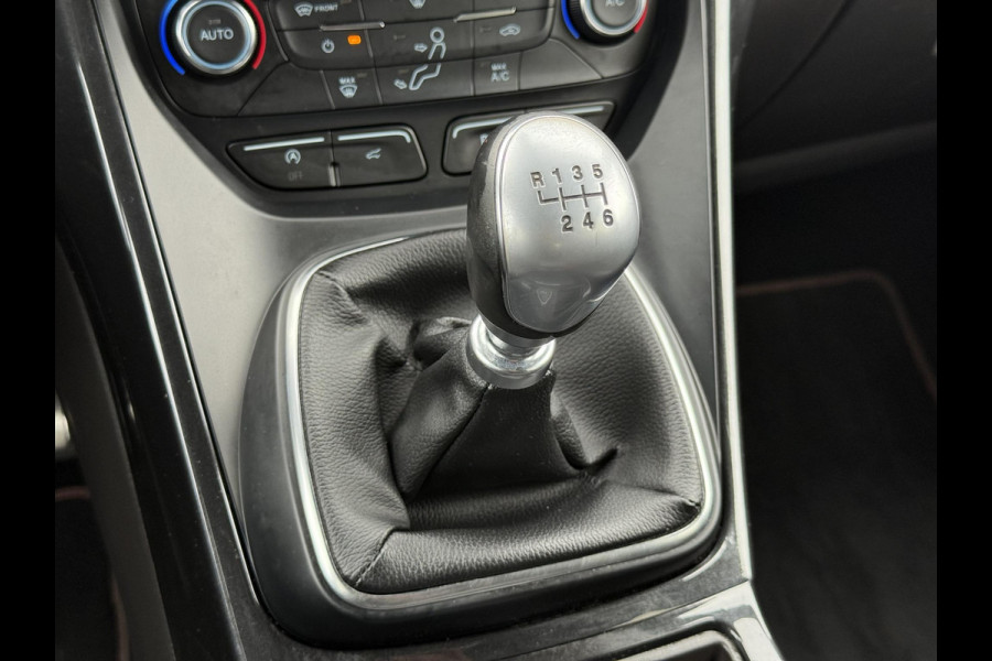 Ford Kuga 1.5 EcoBoost ST Line Navi,Camera,Trekhaak,Clima,Halfleder,Pdc V+A,120pk,Lm velgen,6 Bak,Apk tot 06-2026