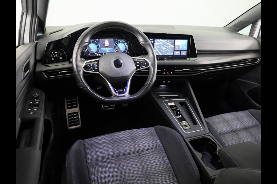 Volkswagen Golf 1.4 eHybrid GTE 245 pk Automaat (DSG) | Navigatie | Parkeersensoren | Adaptieve cruise control | Autom. airco (3 zones) | Stoelverwarming |