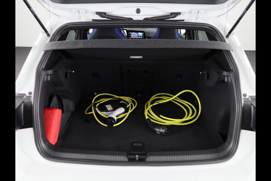 Volkswagen Golf 1.4 eHybrid GTE 245 pk Automaat (DSG) | Navigatie | Parkeersensoren | Adaptieve cruise control | Autom. airco (3 zones) | Stoelverwarming |