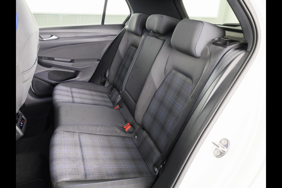 Volkswagen Golf 1.4 eHybrid GTE 245 pk Automaat (DSG) | Navigatie | Parkeersensoren | Adaptieve cruise control | Autom. airco (3 zones) | Stoelverwarming |