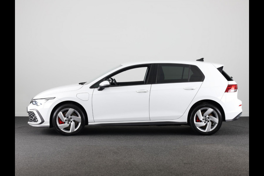 Volkswagen Golf 1.4 eHybrid GTE 245 pk Automaat (DSG) | Navigatie | Parkeersensoren | Adaptieve cruise control | Autom. airco (3 zones) | Stoelverwarming |