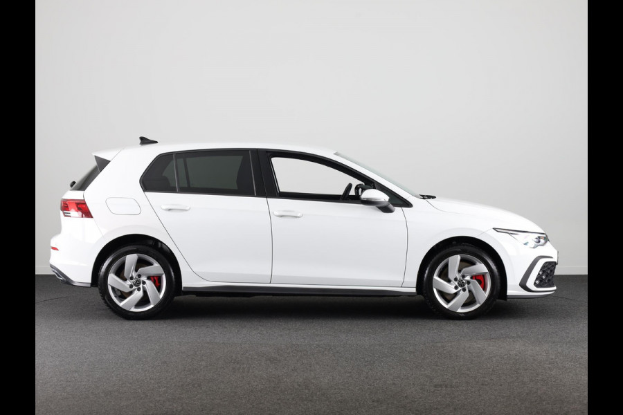 Volkswagen Golf 1.4 eHybrid GTE 245 pk Automaat (DSG) | Navigatie | Parkeersensoren | Adaptieve cruise control | Autom. airco (3 zones) | Stoelverwarming |