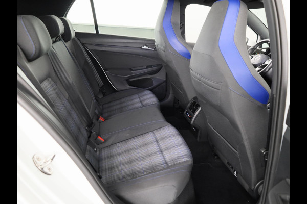 Volkswagen Golf 1.4 eHybrid GTE 245 pk Automaat (DSG) | Navigatie | Parkeersensoren | Adaptieve cruise control | Autom. airco (3 zones) | Stoelverwarming |