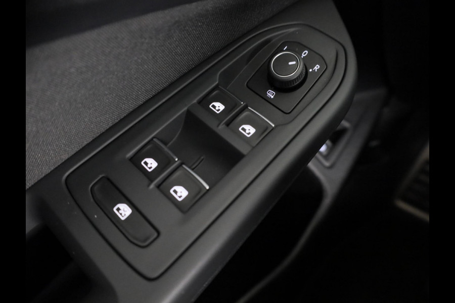 Volkswagen Golf 1.4 eHybrid GTE 245 pk Automaat (DSG) | Navigatie | Parkeersensoren | Adaptieve cruise control | Autom. airco (3 zones) | Stoelverwarming |