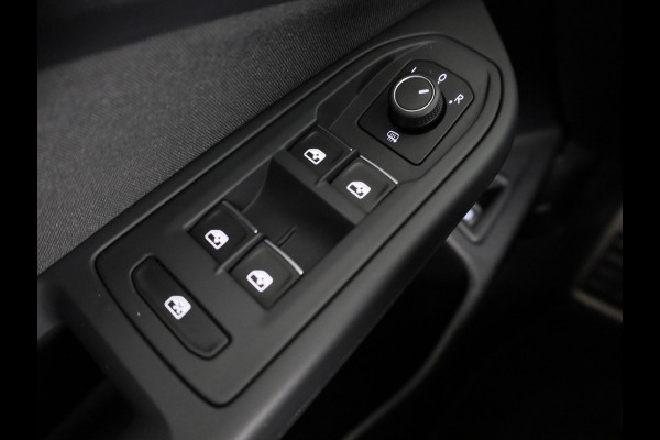 Volkswagen Golf 1.4 eHybrid GTE 245 pk Automaat (DSG) | Navigatie | Parkeersensoren | Adaptieve cruise control | Autom. airco (3 zones) | Stoelverwarming |