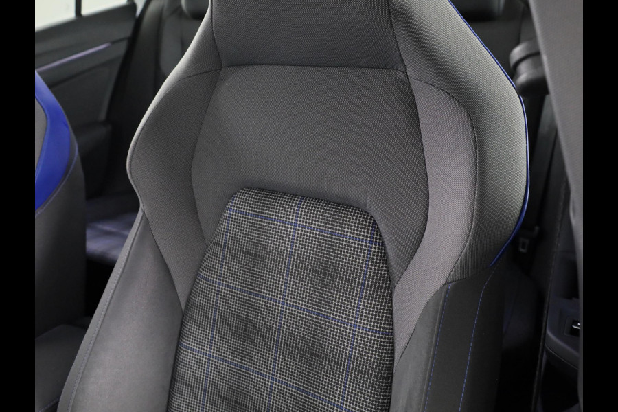 Volkswagen Golf 1.4 eHybrid GTE 245 pk Automaat (DSG) | Navigatie | Parkeersensoren | Adaptieve cruise control | Autom. airco (3 zones) | Stoelverwarming |