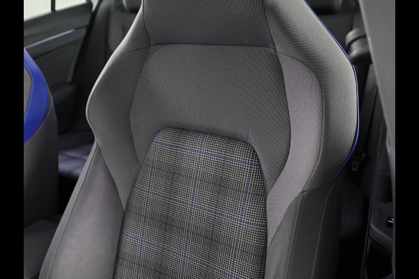 Volkswagen Golf 1.4 eHybrid GTE 245 pk Automaat (DSG) | Navigatie | Parkeersensoren | Adaptieve cruise control | Autom. airco (3 zones) | Stoelverwarming |
