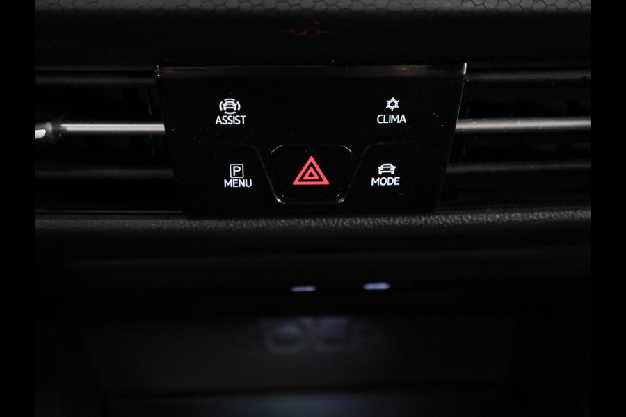 Volkswagen Golf 1.4 eHybrid GTE 245 pk Automaat (DSG) | Navigatie | Parkeersensoren | Adaptieve cruise control | Autom. airco (3 zones) | Stoelverwarming |
