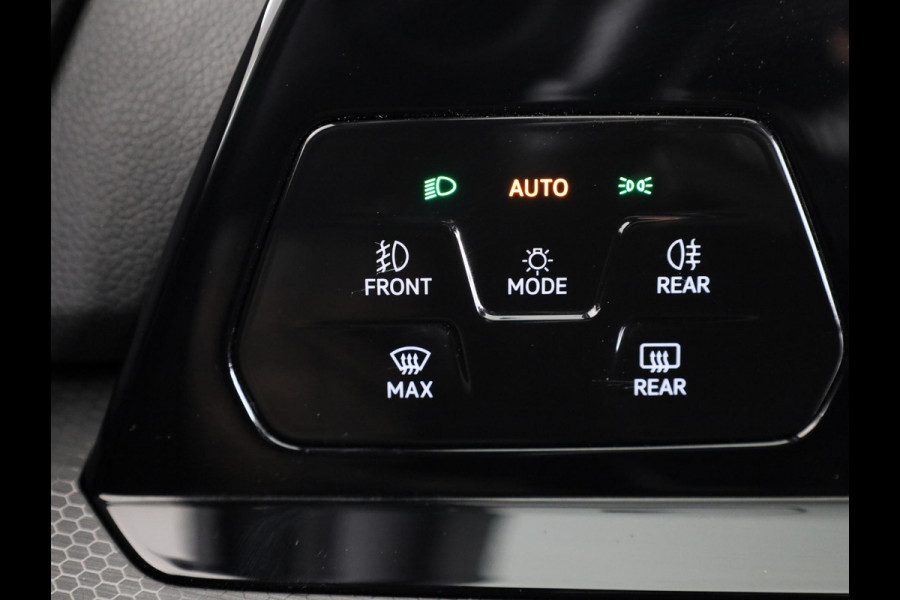 Volkswagen Golf 1.4 eHybrid GTE 245 pk Automaat (DSG) | Navigatie | Parkeersensoren | Adaptieve cruise control | Autom. airco (3 zones) | Stoelverwarming |