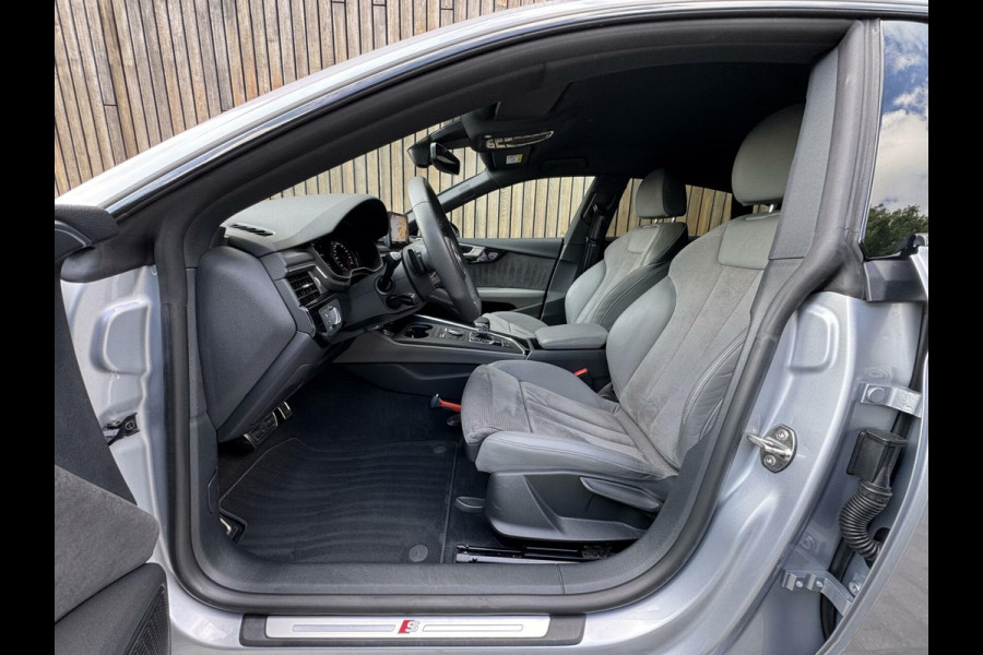 Audi A5 Sportback 35 TFSI S-line black edition Automaat | Navigatiesysteem | Bang&Olufsen audio | Leer/alcantara grijs | Adaptieve cruis