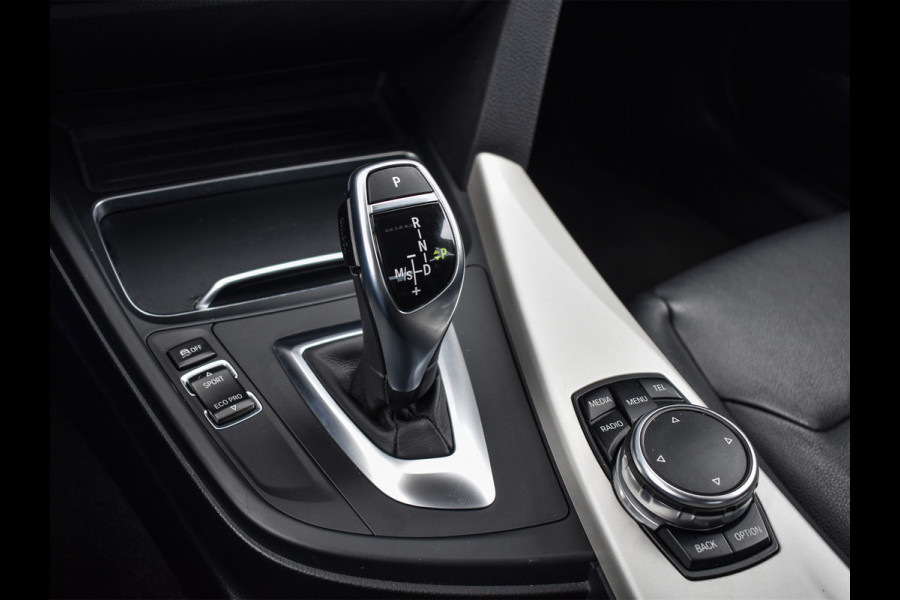 BMW 3-serie 320i CENTENNIAL HIGH EXECUTIVE | 184PK | LED | NL-AUTO | SCHUIF-/-DAK | 19INCH. | PROF. NAVI | STOELVERWARMING | PDC | LEDER