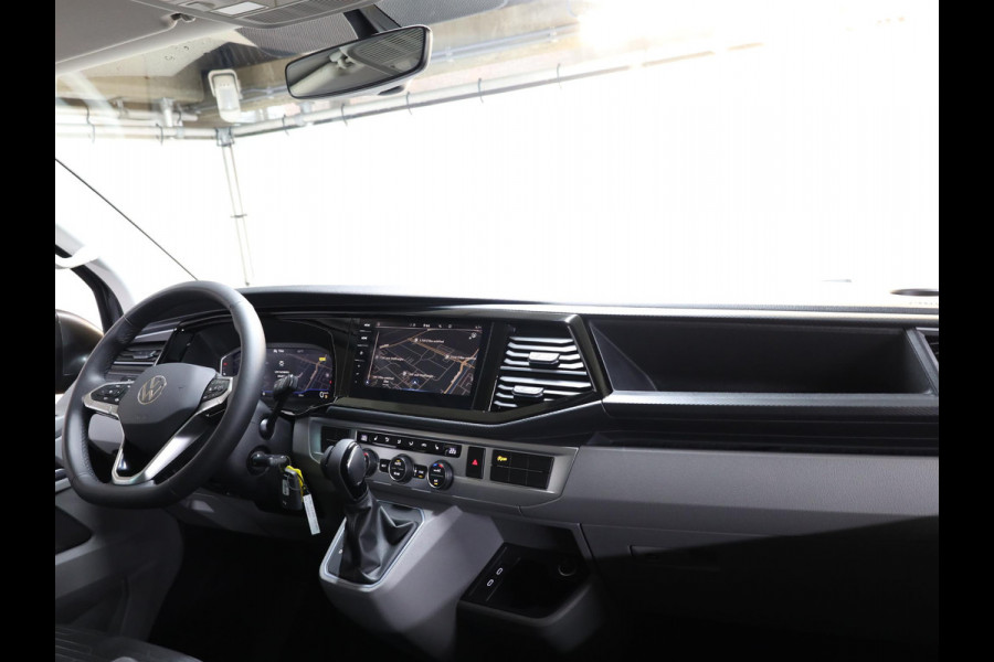 Volkswagen Transporter 2.0 TDI L2H1 32 DC Bulli 204PK DSG (Automaat) | Luxe Caravelle uitvoering | 2 schuifdeuren | Digitale cockpit | 20 "LM velgen | Automatische airco |